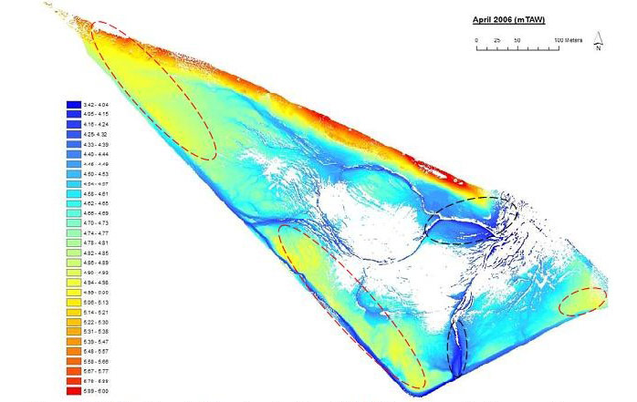 Figure 14: 3D-picture of the Paardenschor in April 2006 (m TAW). The red circled zones are low hydrodynamic zones, the black circled zones high hydrodynamic zones. (BRYS et al. 2005)